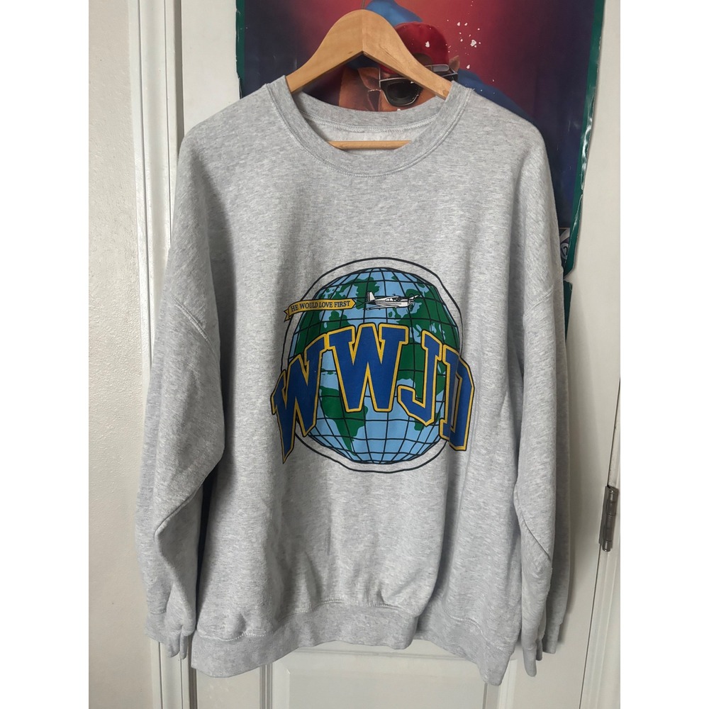 WWJD He Would Love First Globe Graphic Crewneck Sweatshirt Heather vtgMens L